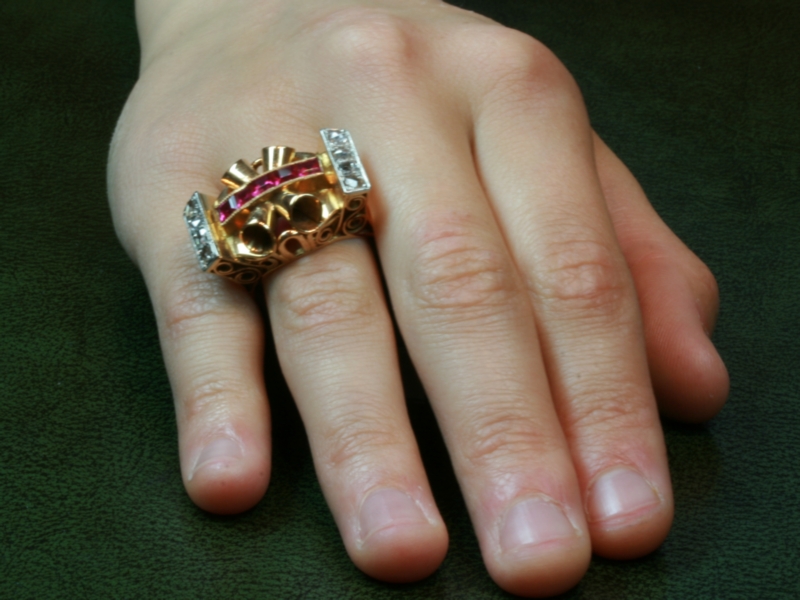 Sturdy pink gold retro ring with rose cut diamonds and carre cut rubies (image 13 of 15)